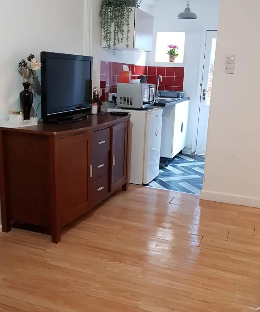 Mile End Studios London Apartment